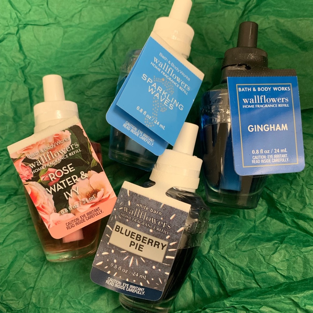 🧡🍂🍁 Bath and Body Works Wallflowers Set of 4!